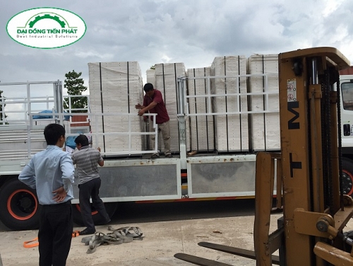 nhung-chi-tiet-mo-ta-tam-nhua-may-ep-bun