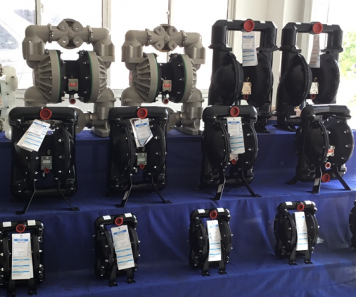 may-ep-bun-khung-ban-dung-bom-hut-nao