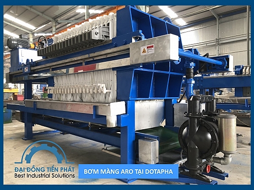 may-ep-bun-khung-ban-cong-suat-nho-gia-re